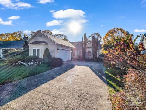Photo of 276 Cambridge Drive, Brevard, NC 28712 (MLS # 4313645)
