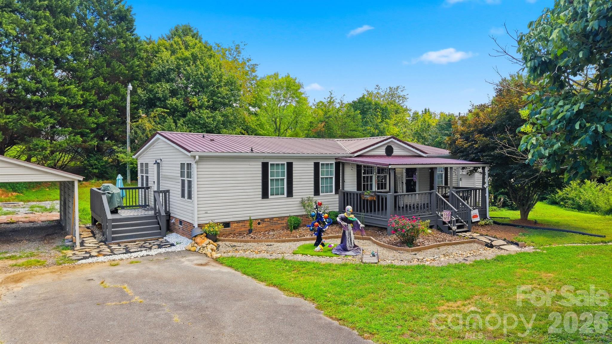 Photo 1 of 35 — 3627 Beachtree Drive, Hudson, NC 28638