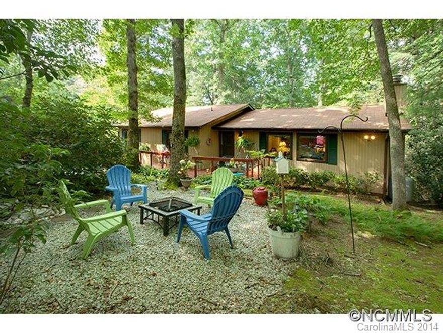 This could be your mountain get-a-way or a comfortable year round home. Great living spaces, large kitchen with lots of cabinets and a sunroom and deck that allow you to enjoy the outdoors. Private setting, close to town. One-level living, stone fireplace, eat-in kitchen and a great laundry room. Must see!