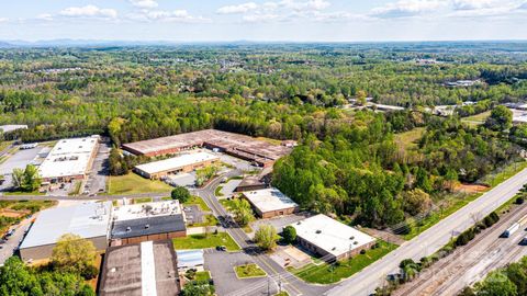 Photo of 106 Somerset Drive NW, Conover, NC 28613 (MLS # 4267097)