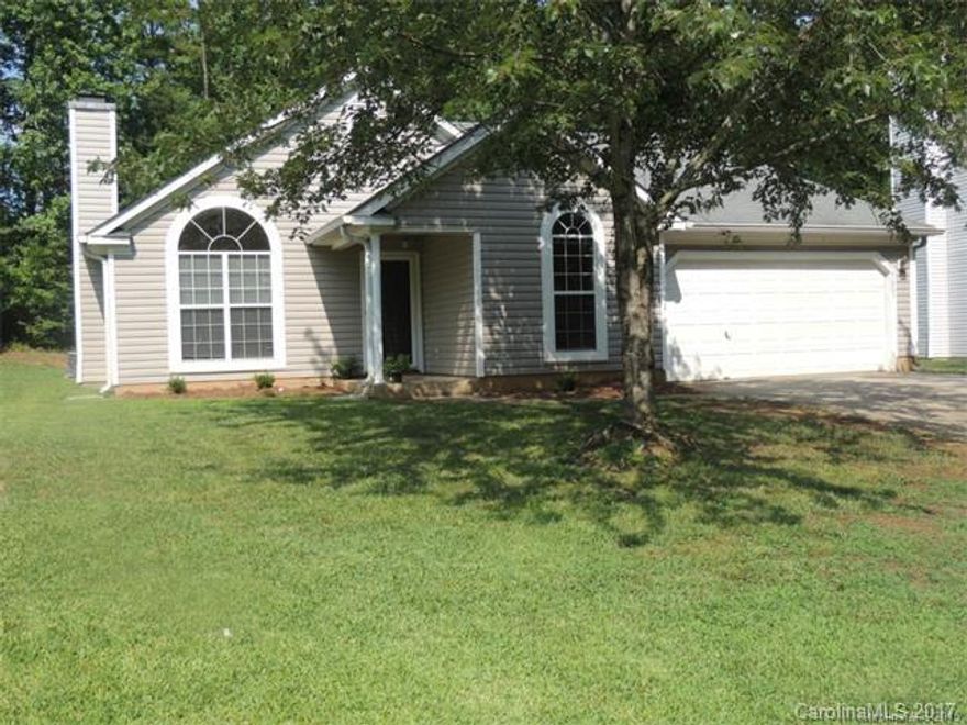 Spacious 3 bedroom ranch w/ fenced in backyard.  This homes is located in the beautiful Pence Pond community which features a community pond, and ducks walking around. This ranch is a must see!!  Please call to schedule a showing today.