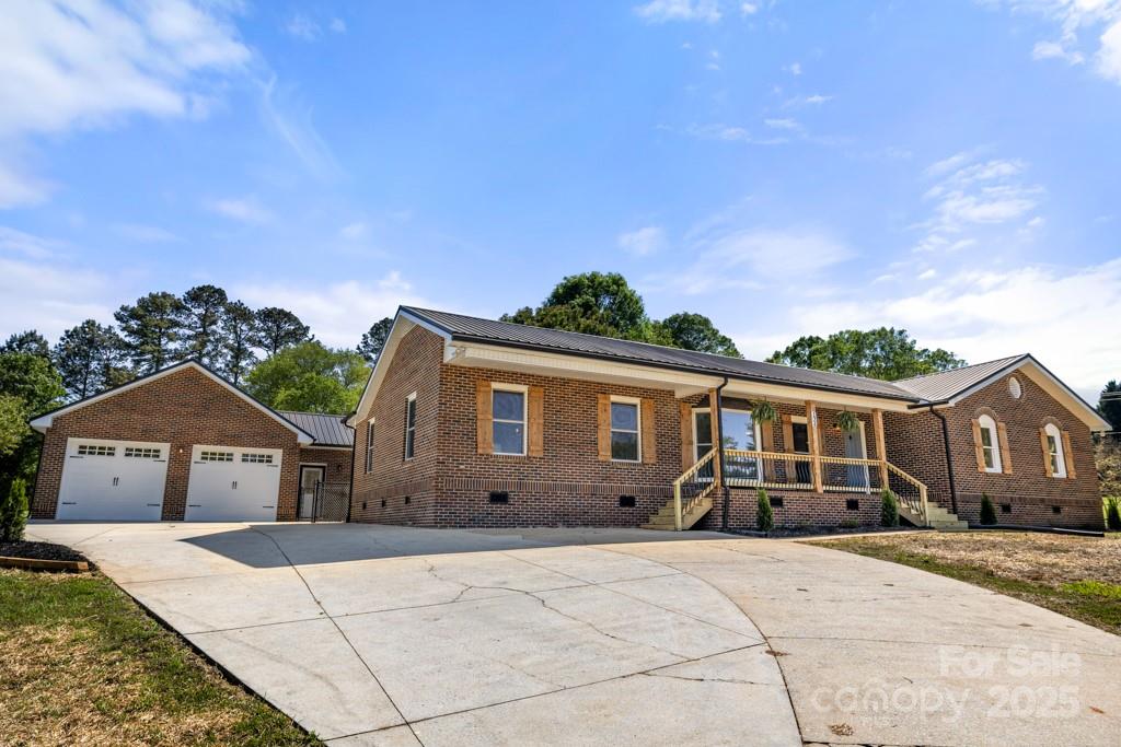 124 Hunters Creek Drive