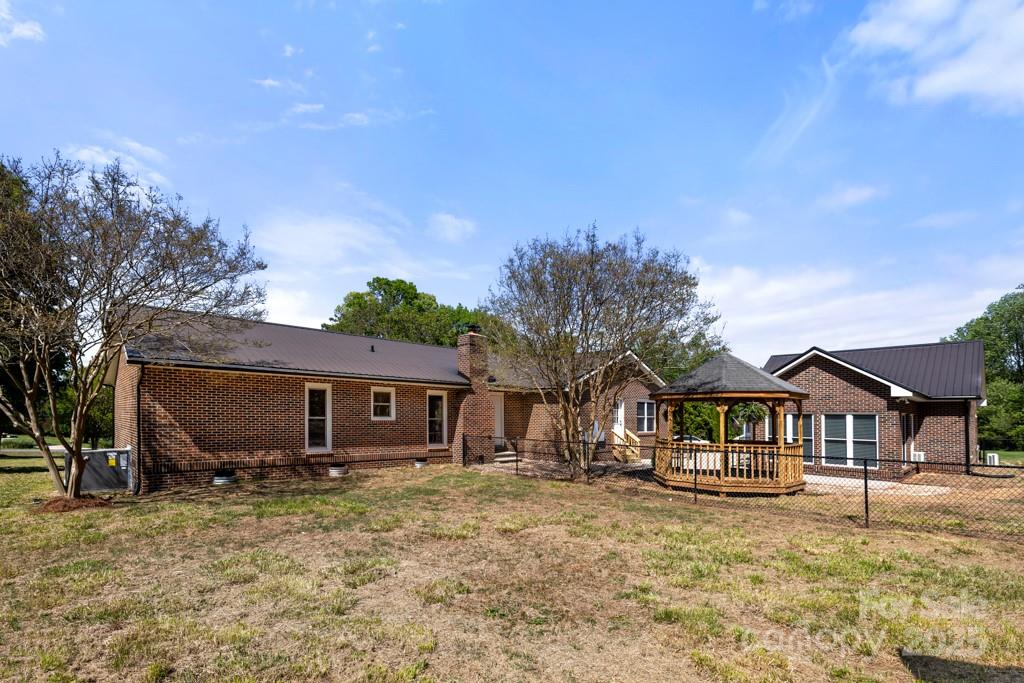 124 Hunters Creek Drive