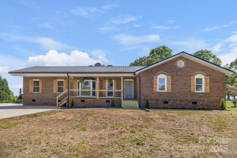 124 Hunters Creek Drive Mooresville NC 28115