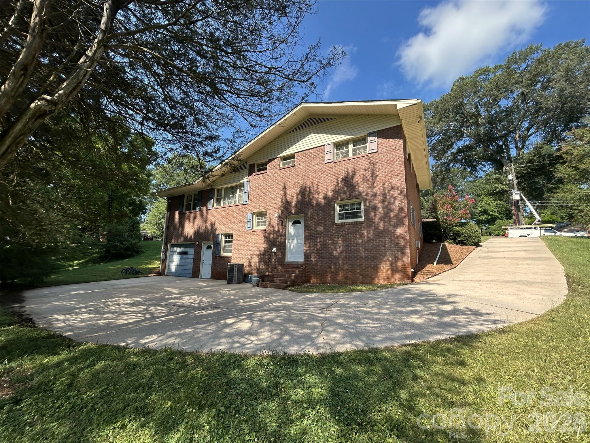 347 Hatley Circle NE