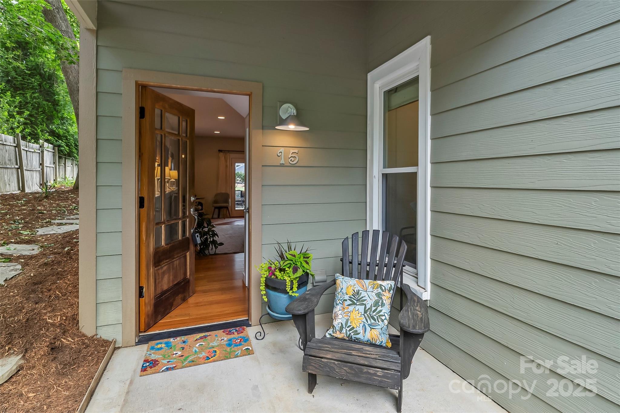15 Forsythe Street