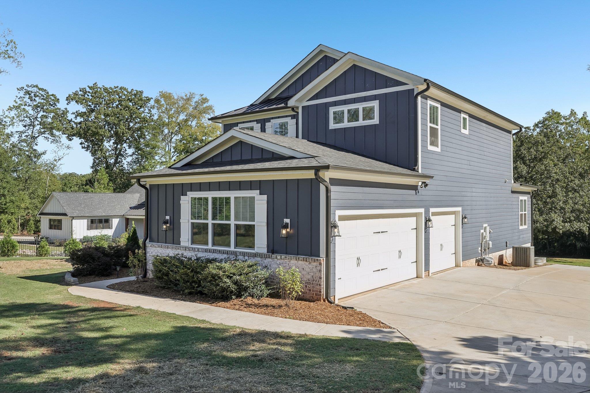 952 Armstrong Road