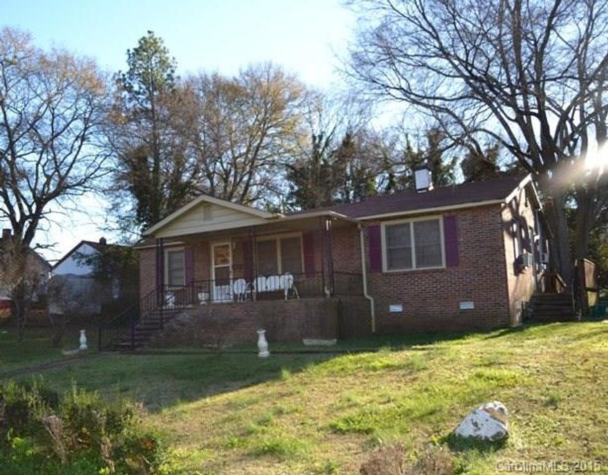 All brick ranch home! Spacious living room and eat-in kitchen.  Two bedrooms, one full bath, and den/ third bedroom w/o closet. Great investment potential or starter home for first time buyers! Minutes from downtown Fort Mill and nearby shopping!