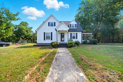 Photo of 302 Pee Dee Avenue, Norwood, NC 28128 (MLS # 4319240)
