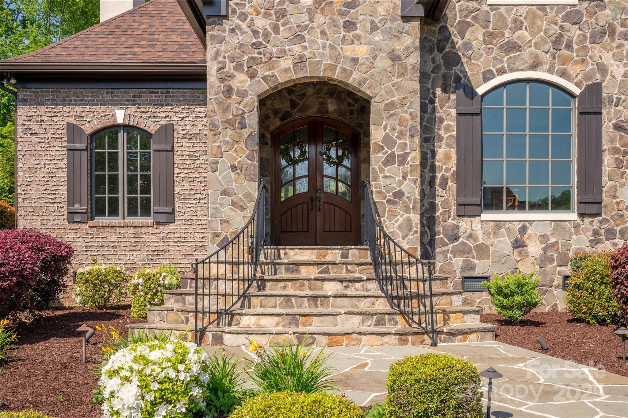 1304 Lookout Circle