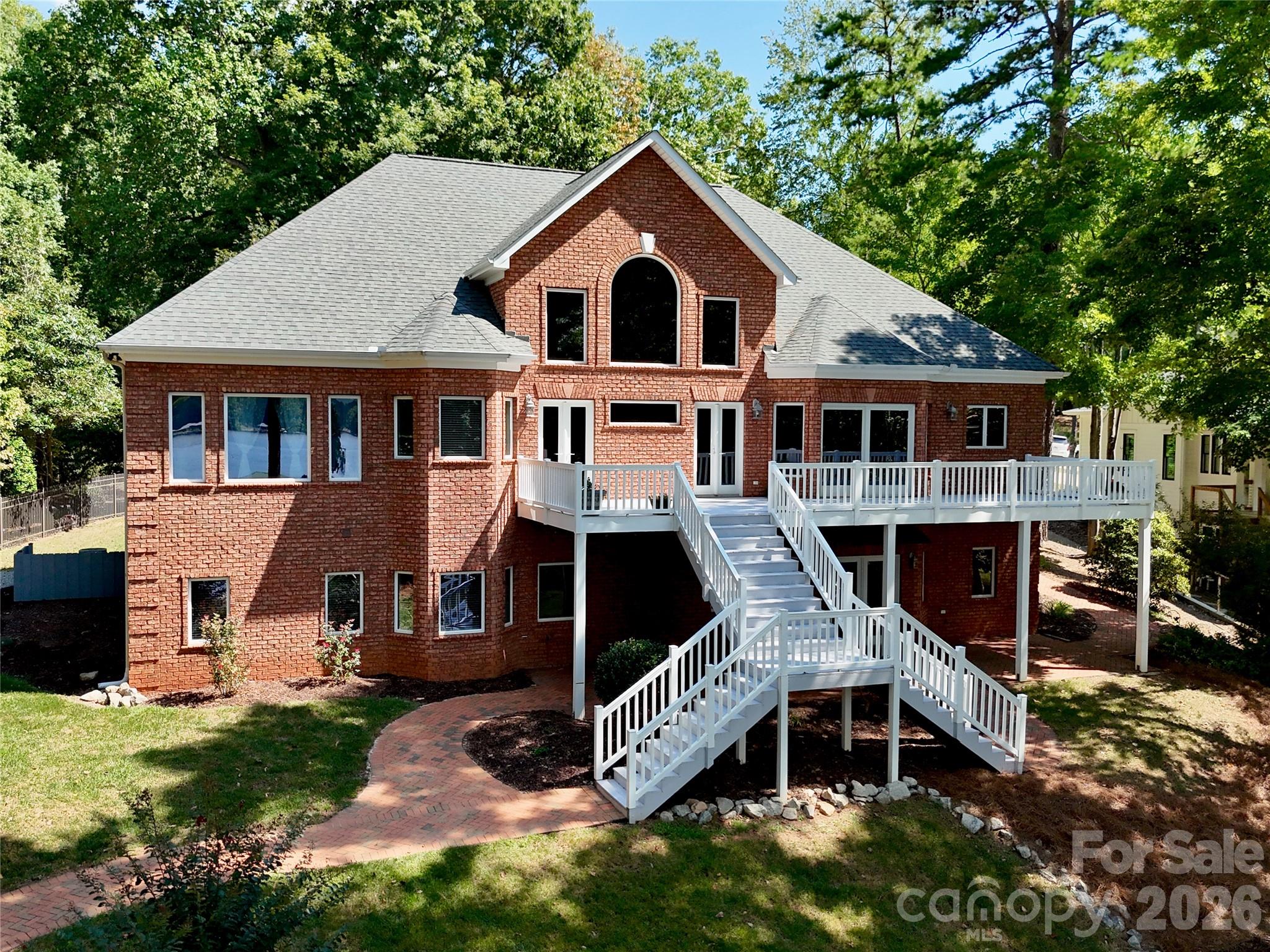 140 Holt Lane