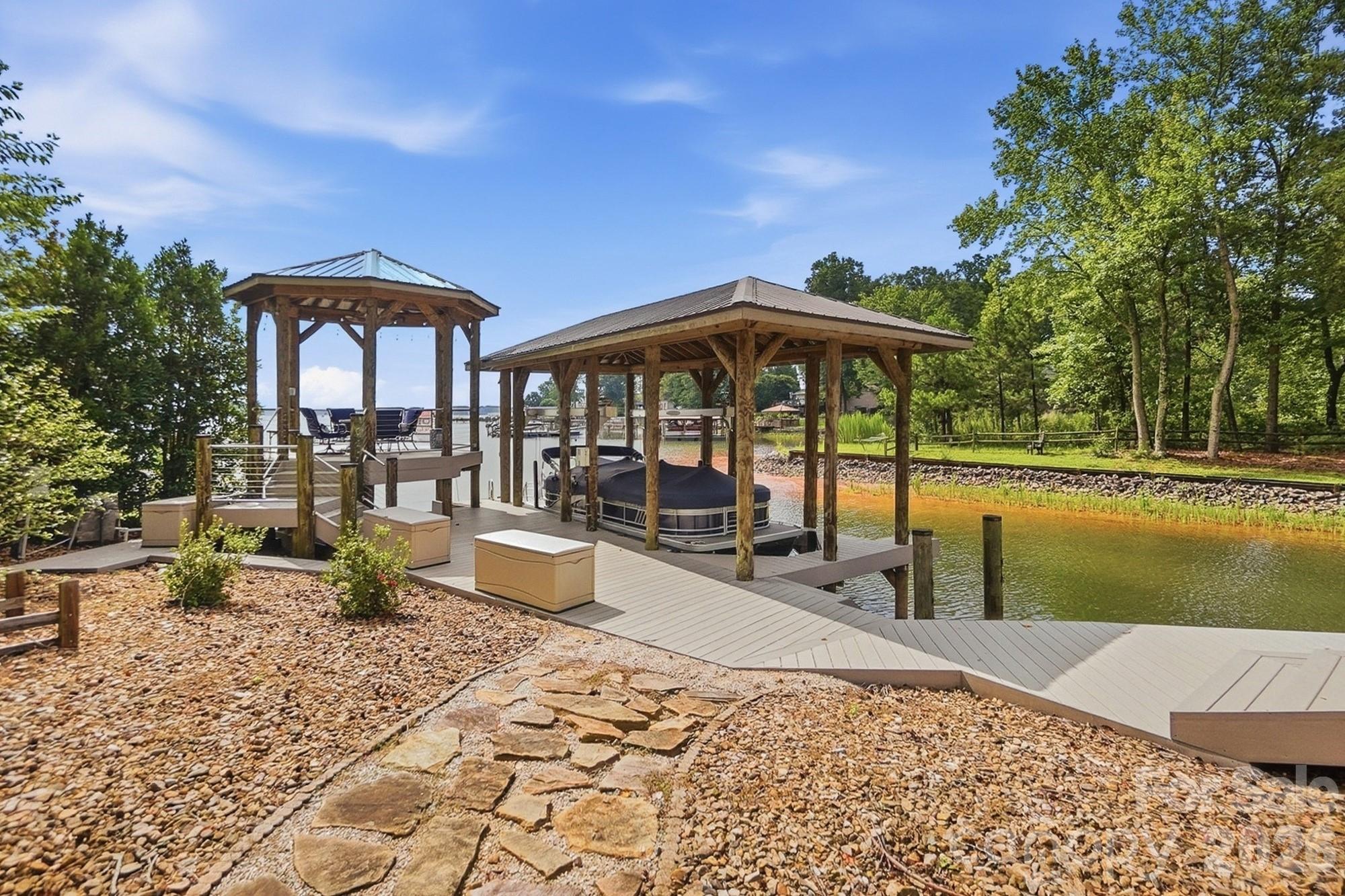 3210 Lake Shore Rd S, Denver, NC, 28037, USA, 4 Bedrooms Bedrooms, ,4 BathroomsBathrooms,Residential,Active,3210 Lake Shore Rd S,4404353