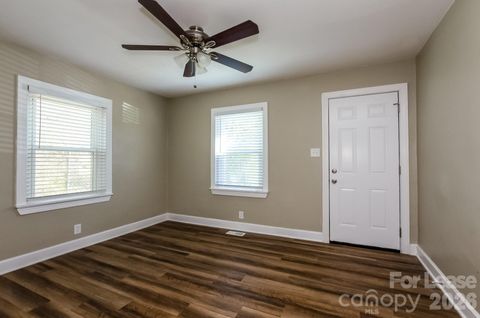 Photo of 928 Holland Avenue, Charlotte, NC 28206 (MLS # 4337082)