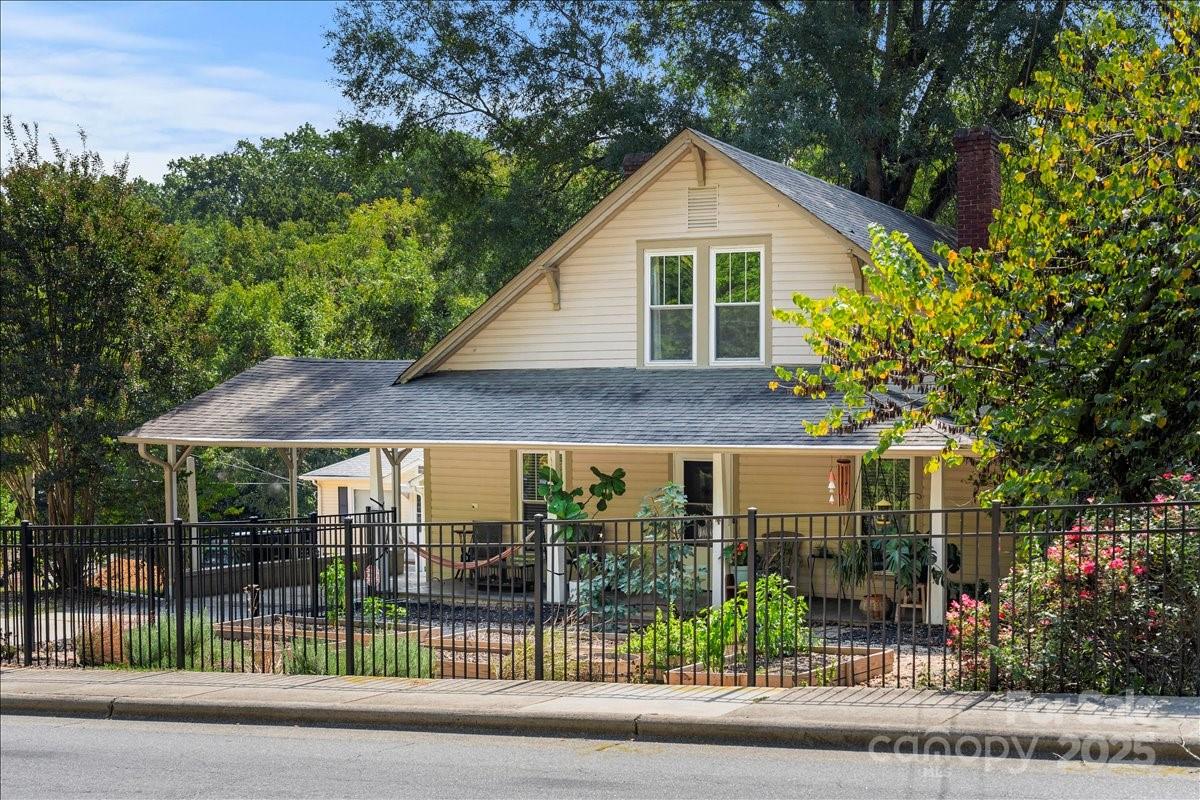 208 Corban Avenue SE