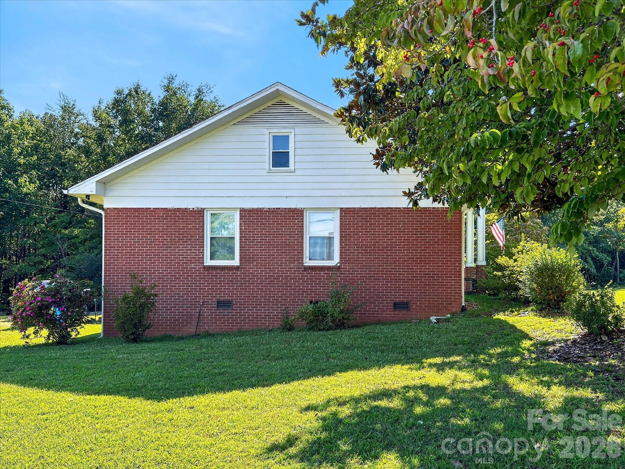 159 W Mountain Street