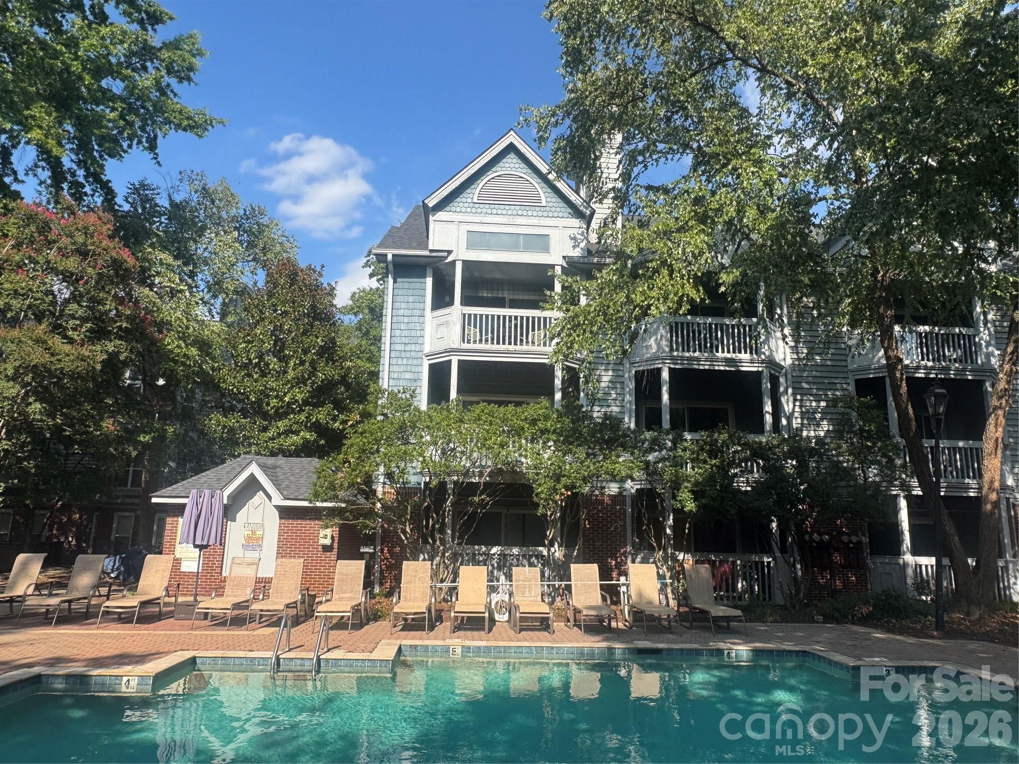 525 N Graham Street 3F