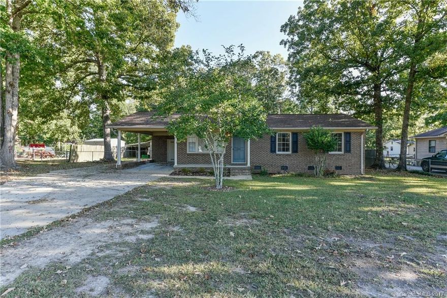 Great home!  Kitchen has been completely redone in updated tones with new granite, metallic backsplash, fresh paint and new appliances.  Home features a den that flows to a screened patio; great for relaxing or entertaining.  Fresh paint and flooring throughout.  This home also features a 2 bay, wired, detached garage/workshop with tons of storage.  Nice level lot with plenty of trees for privacy.  Call now on this cute as can be home!