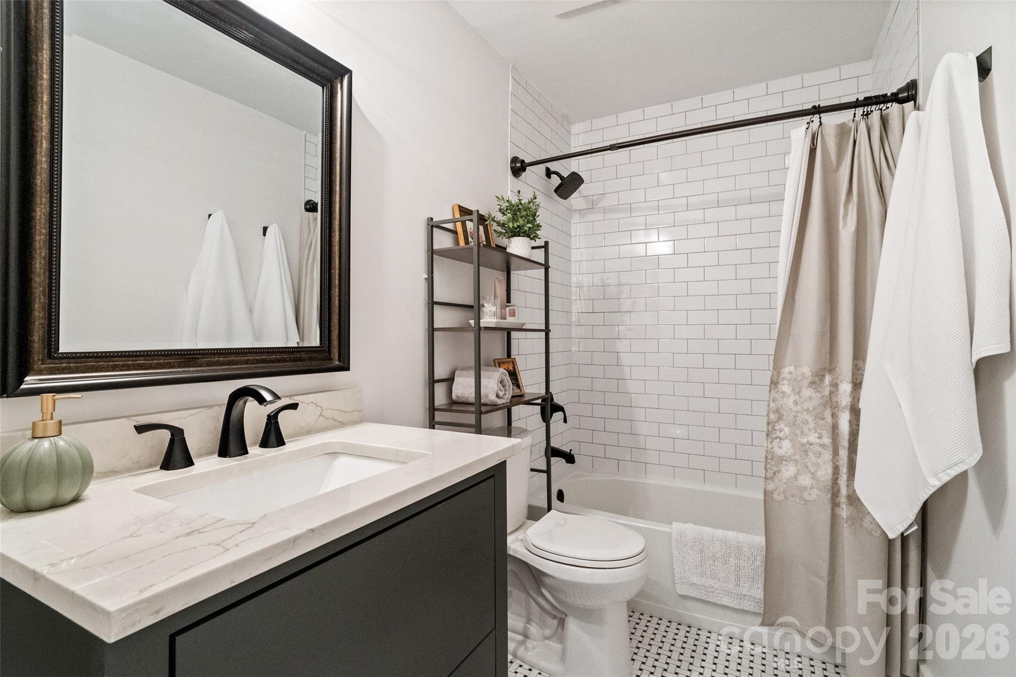 Tega Cay - Residential