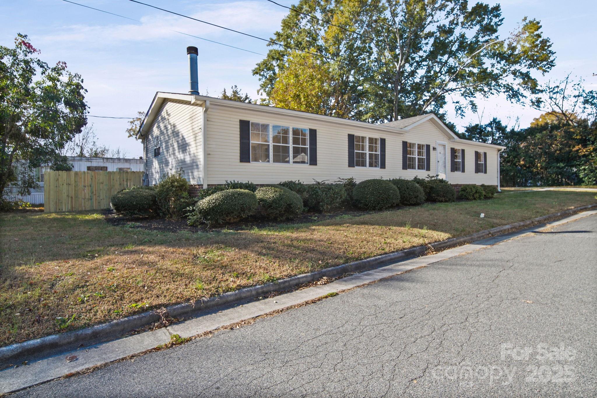 2008 Woodlawn Street