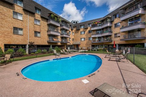 Condominium in Charlotte NC 1323 Queens Road.jpg