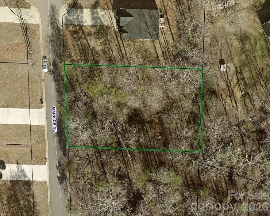 Lot available in popular Catawba Springs. Water and sewer tap required.  HOA $100 per year for vacant lot.
One level square footage restriction 2000 sq.ft.  See restrictions for more information.