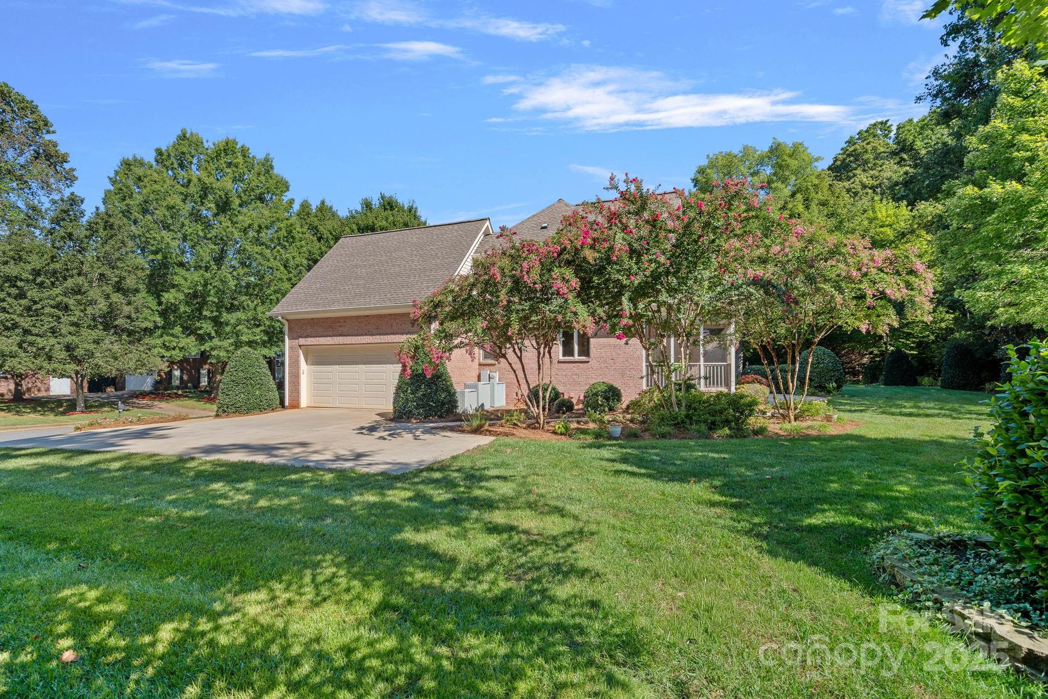 122 Pin Oak Lane