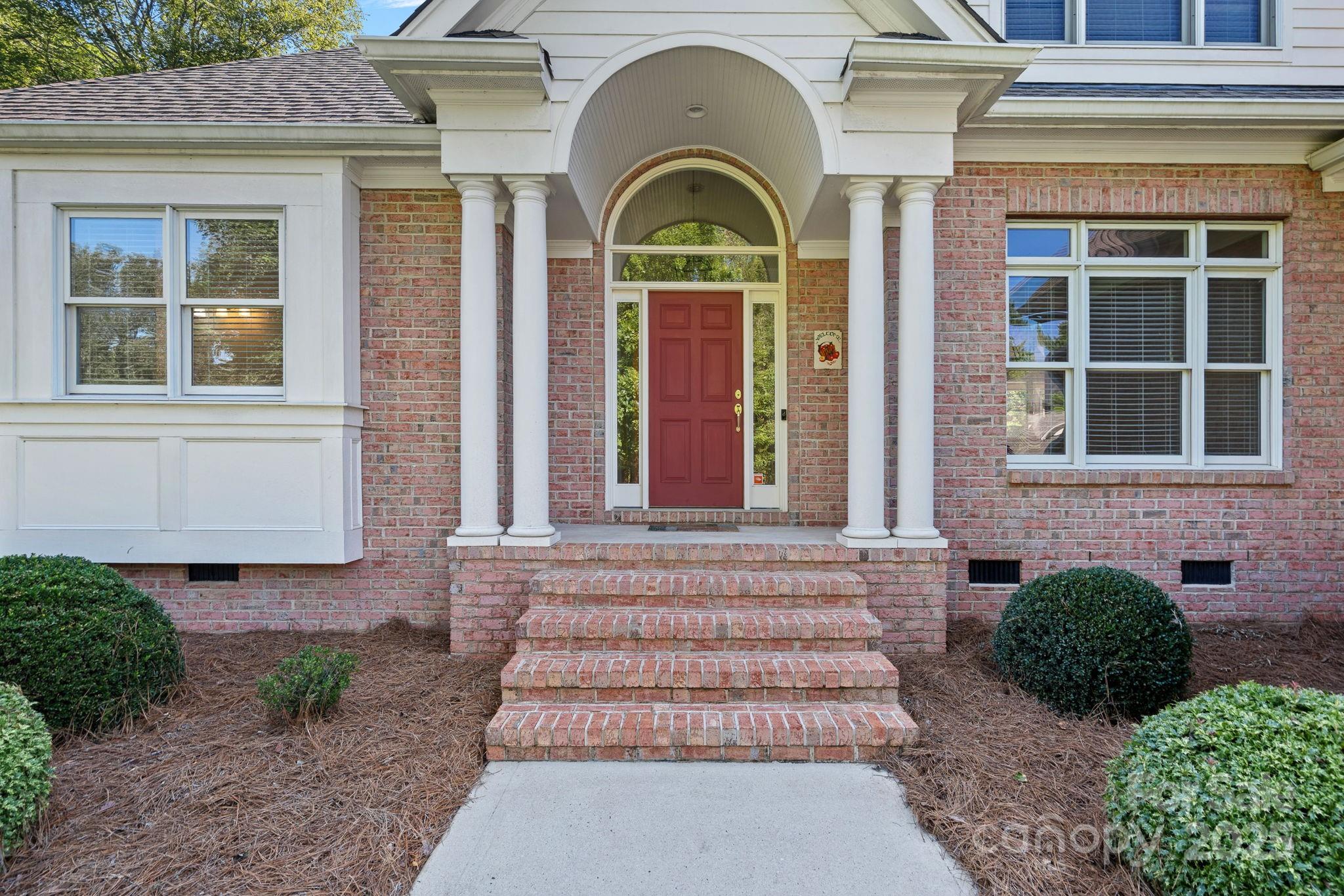 122 Pin Oak Lane