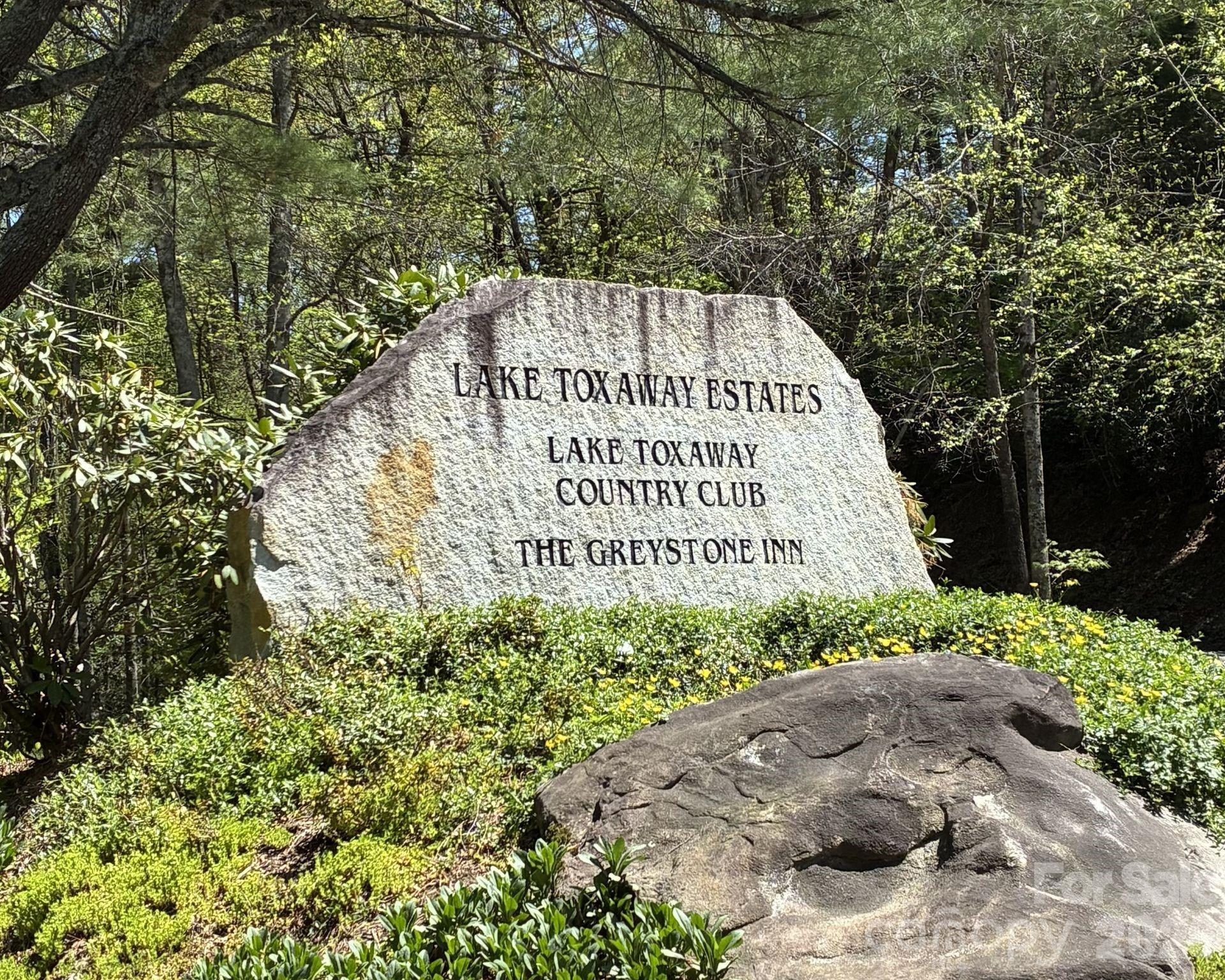 P 2 L020RV Toxaway Cliff