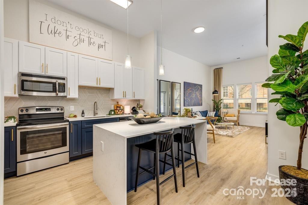 205 S Kings Drive B10