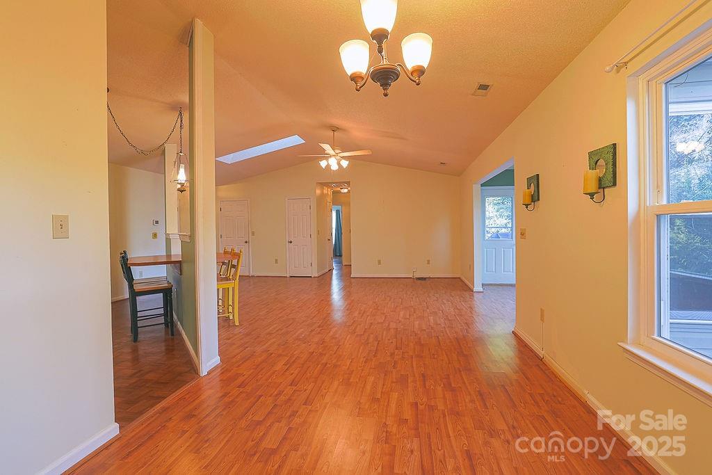 869 Sandburg Terrace