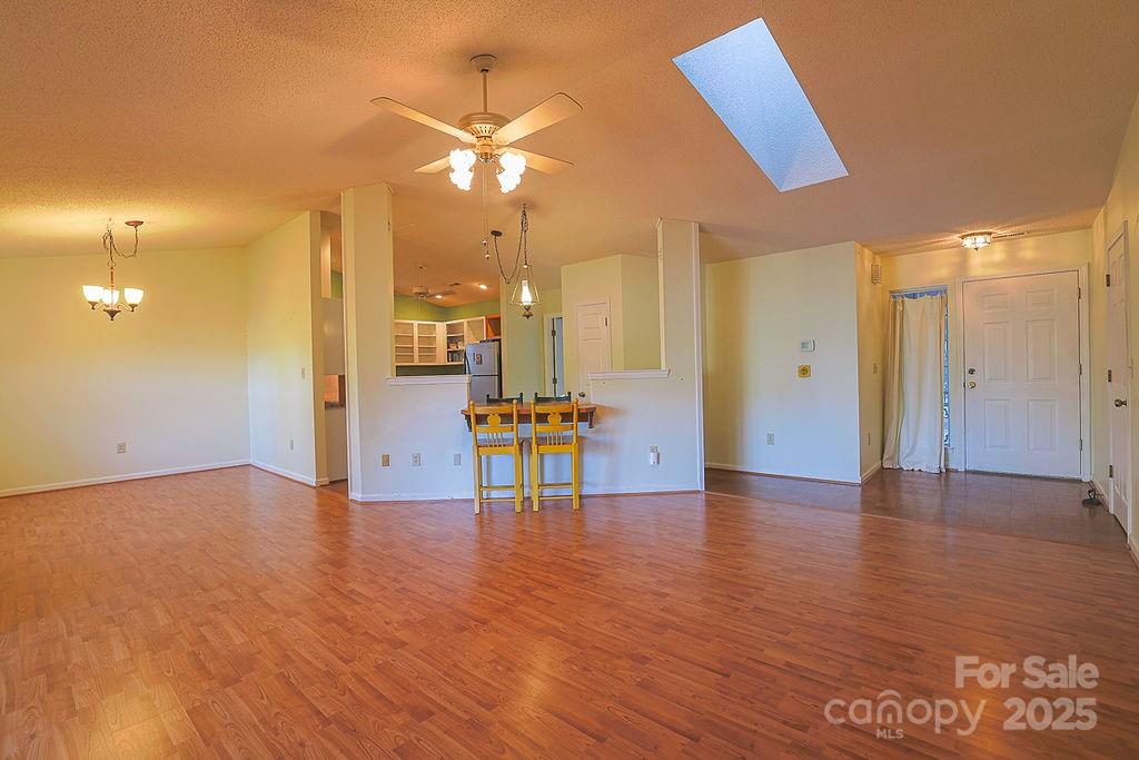 869 Sandburg Terrace