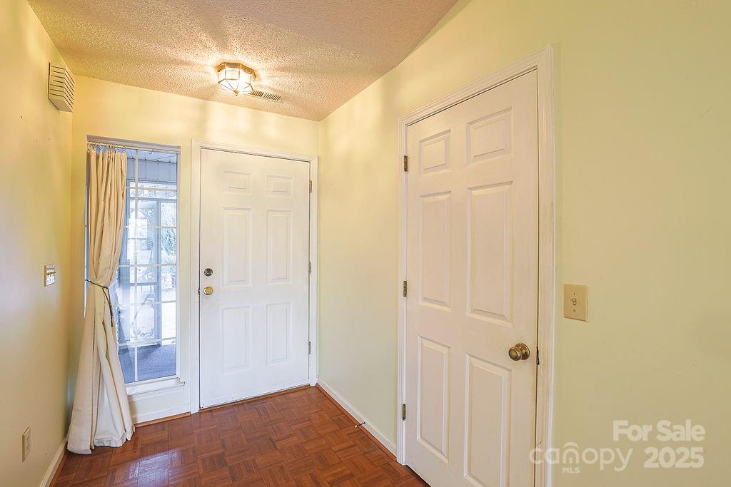869 Sandburg Terrace