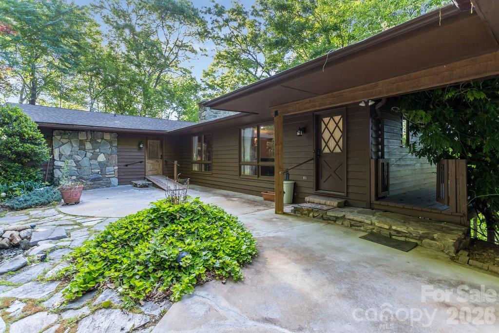 1126 Scenic Circle