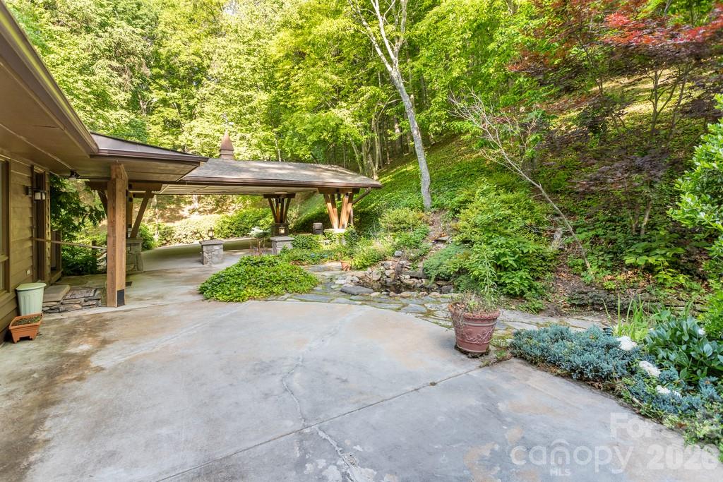 1126 Scenic Circle