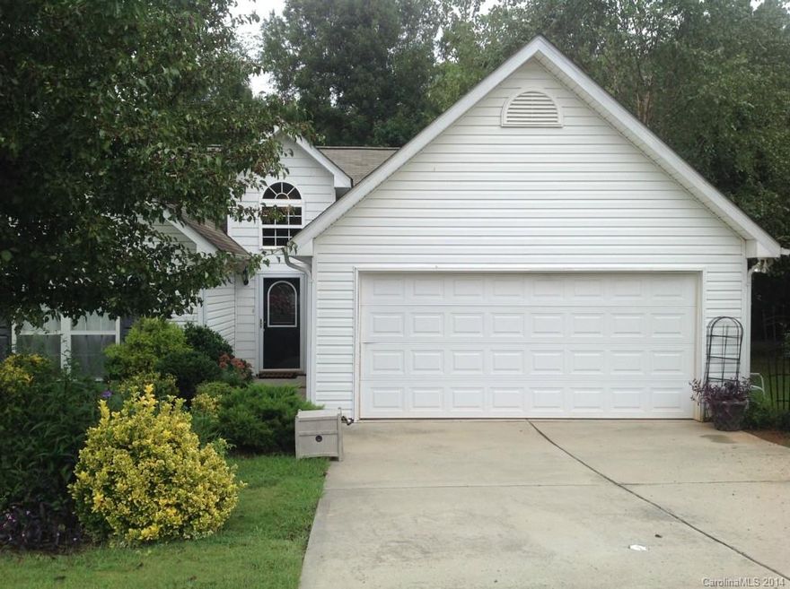 This wonderful one story home is a must see. Beautiful cabinets in kitchen as well as high ceilings in the living room. The living area is a perfect space for quality family time and activities. Not to mention the quaint sun room that has been added on and the garden house in the back yard. Dont miss the chance to make this your new home!