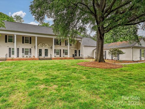 Photo of 7004 Quail Hill Road, Charlotte, NC 28210 (MLS # 4250301) Photo of 7004 Quail Hill Road, Charlotte, NC 28210 (MLS # 4250301)