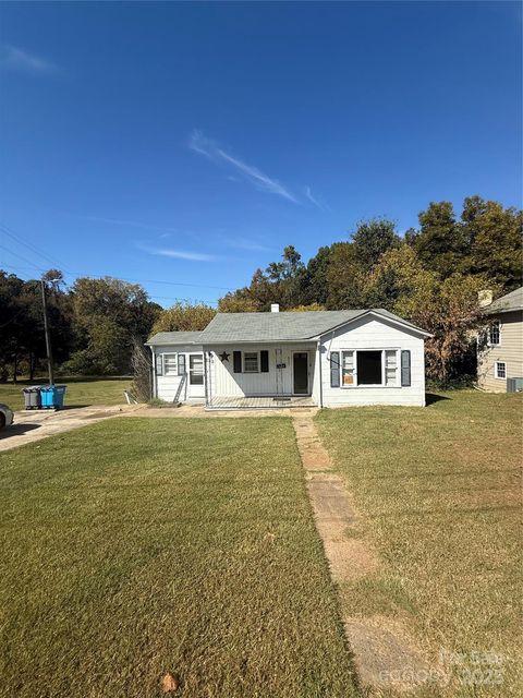 Photo of 822 S Main Street, Belmont, NC 28012 (MLS # 4313292)