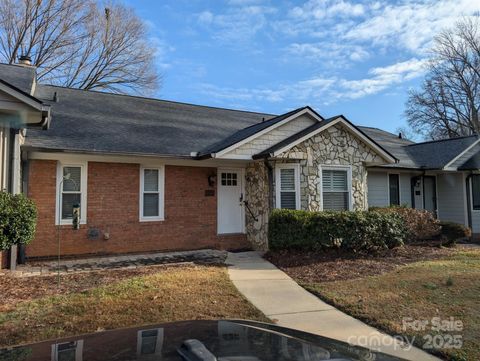 Photo of 1022 Kenilworth Court NW, Concord, NC 28027 (MLS # 4327235)