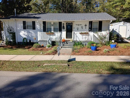 115 S DAVIS ST, DALLAS, NC 28034 - Image 56b8cfb25ffcf883bf47f3f8bd5c7c45/2320512684