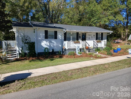 115 S DAVIS ST, DALLAS, NC 28034 - Image 56b8cfb25ffcf883bf47f3f8bd5c7c45/950967011