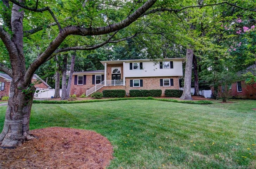 Desirable Lansdowne neighborhood! Beautiful hardwoods, new carpet family rm. Windows replaced with dble pane vinyl energy efficient windows. Kitchen and upstairs baths remodeled.  Big master bedroom with walk in closet and great natural light.  Large family room has built in shelving to either side of wood burning fireplace..easily convert to gas(has existing capped off gas line already) as well as french doors leading to nice private screened porch...great for entertaining and family living.