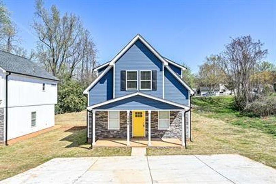 1646 W. Main St, Rock Hill SC 29732

This gorgeous home features 4 bedrooms and 2.5 baths with modern touches throughout! Aside from its close proximity to many of Rock Hill's most popular locations, this home also has the following desirable features: 

*A spacious owner's suite located downstairs 
*Spacious kitchen with plenty of storage space
*All new stainless steel appliances provided for your convenience
*Gorgeous LVP flooring throughout 
*3 upstairs bedrooms with plenty of closet space 
*Washer/Dryer Connections
*Large backyard
*Modern bathrooms featuring gorgeous shower tile

With its many modern touches and its great location, this home will not last on the market!