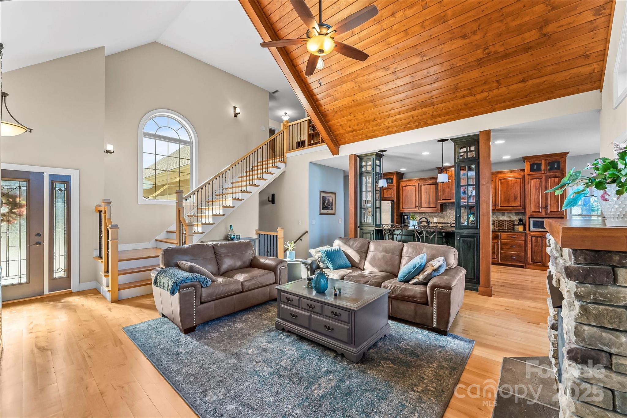 5346 Oak Crest Lane