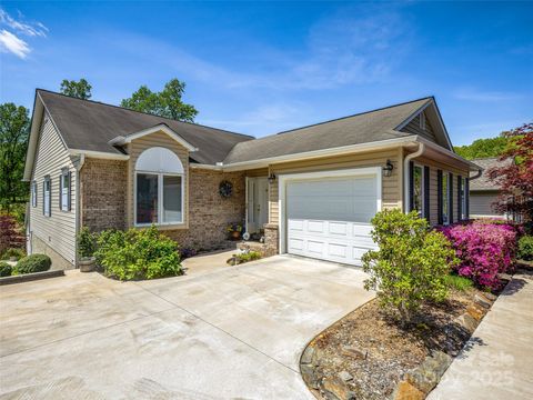 27 Putter Court Hendersonville NC 28739