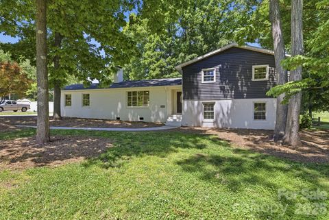 Photo of 2168 Dartwood Drive NW, Concord, NC 28027 (MLS # 4383054)