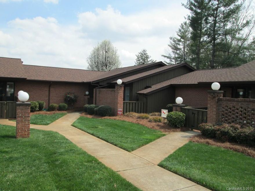 NEW LISTING - Will Not Last Long. Has been several years since a 3-Bedroom (& Corner) Unit has come available in Indian Ridge Cluster Homes complex.