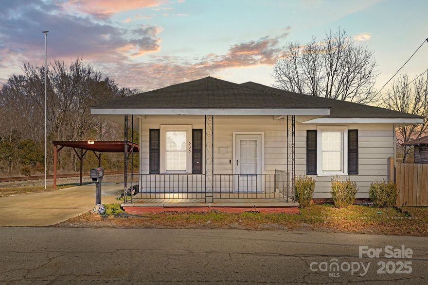 Don’t miss your chance to snag a home in the growing city of Chester for under $200K! ?
This charming 3-bedroom, 1-bath ranch offers small-town comfort with big-time convenience. With no HOA and a detached carport, you’ll have the freedom and flexibility you’re looking for. Inside, the sun-filled kitchen features two oversized windows above the sink plus plenty of cabinet and pantry space—perfect for cooking or entertaining.
Enjoy peaceful mornings and evenings on your rocking chair front porch or unwind on the covered back deck. The home also includes spacious bedrooms, a handy mudroom/laundry room, and a large shed with electricity for extra storage or workshop potential.
Love the outdoors? You’re just 4 miles from Chester State Park, where 523 acres of beauty invite you to camp, fish, hike, or paddle across the 160-acre lake. Plus, you’re only 2 miles to Historic Downtown Chester, minutes to I-77, and just 25 minutes from Rock Hill!
Whether you’re a first-time buyer, investor, or looking to downsize, this home checks all the boxes. Schedule your showing today before it’s gone!