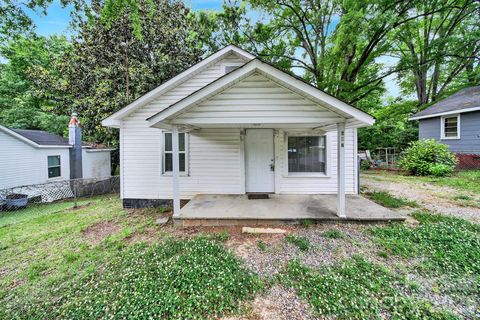 Photo of 807 Evening Shade Lane, Gastonia, NC 28052 (MLS # 4379304)