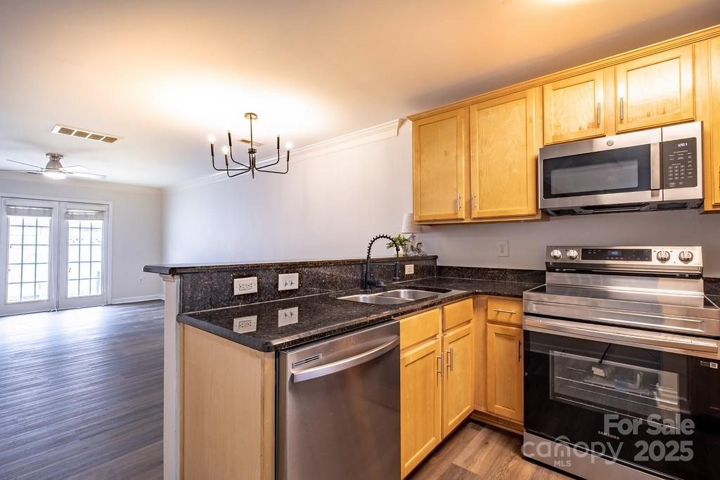 1310 Green Oaks Lane H