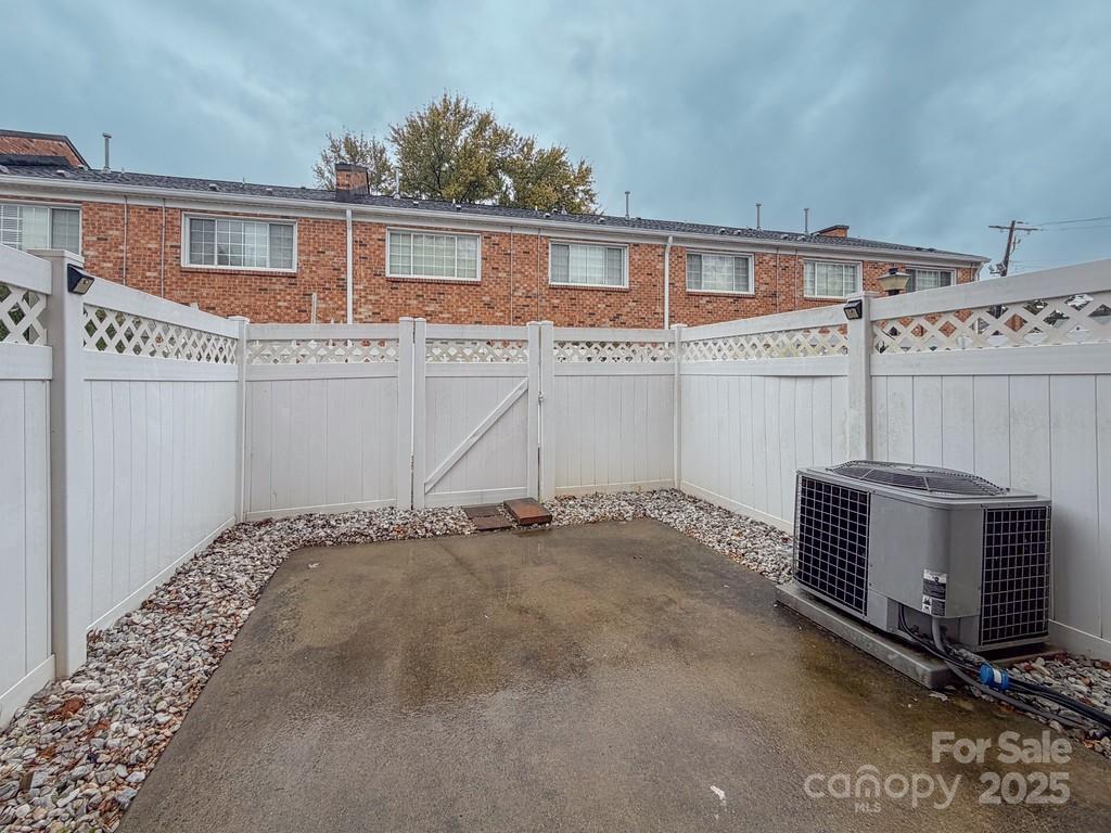 Williamsburg on Commonwealth - Residential